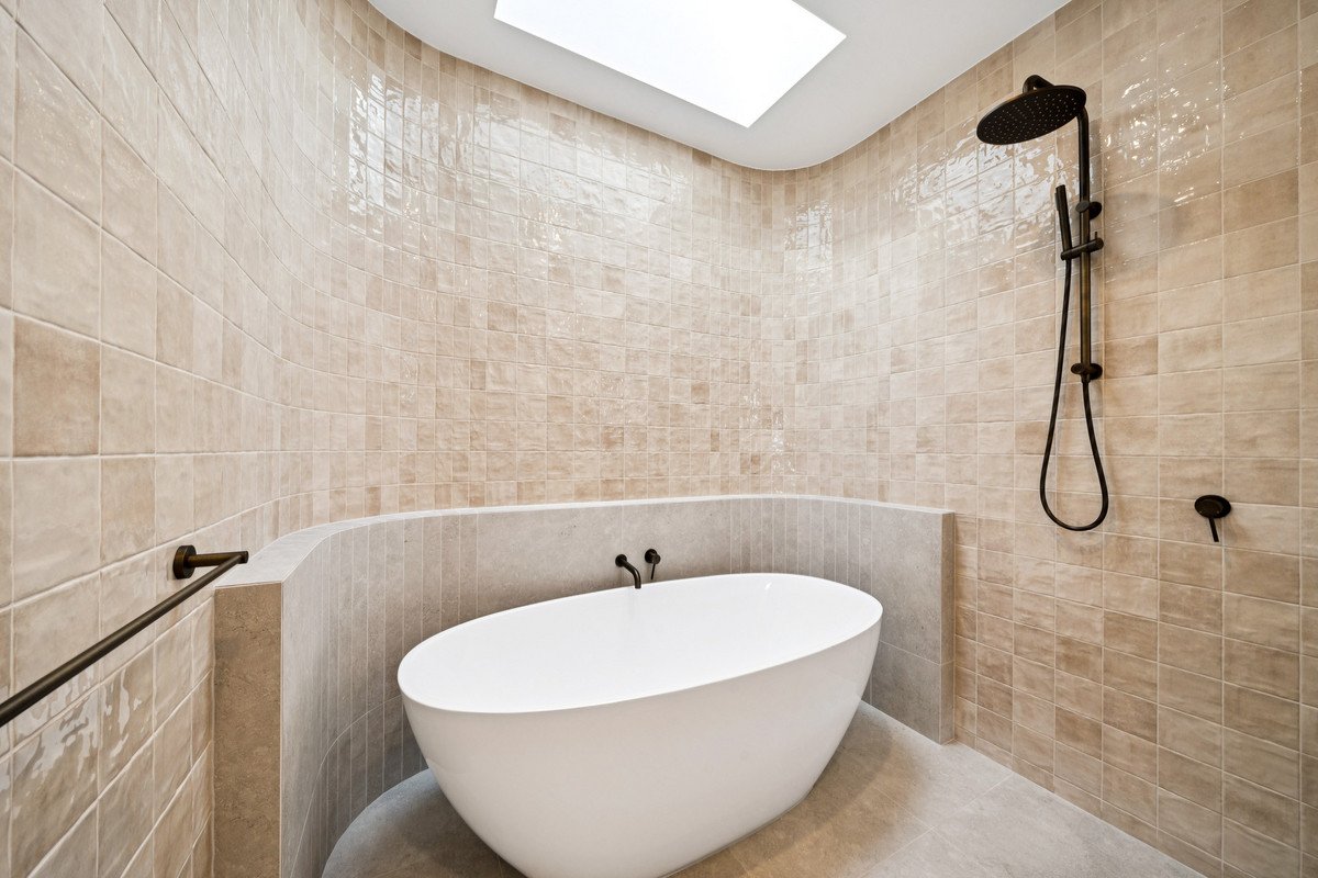 1/106 Sunshine Parade Miami 10