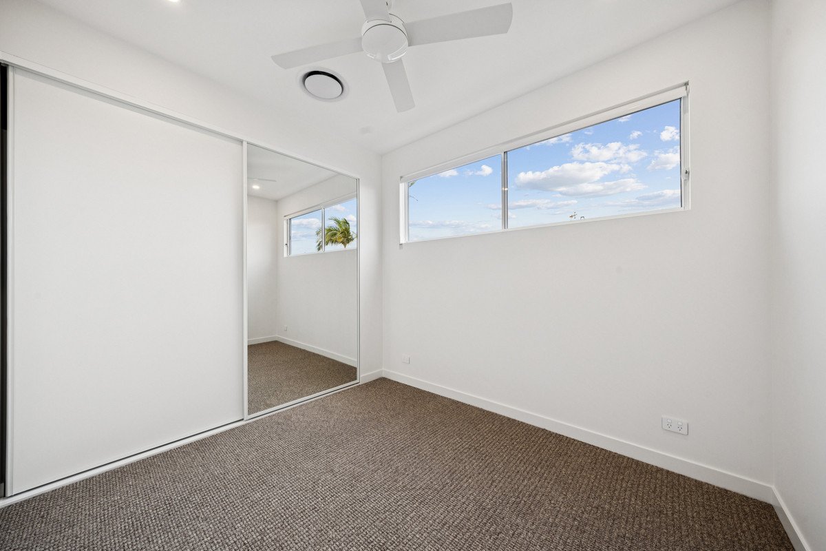 1/106 Sunshine Parade Miami 11