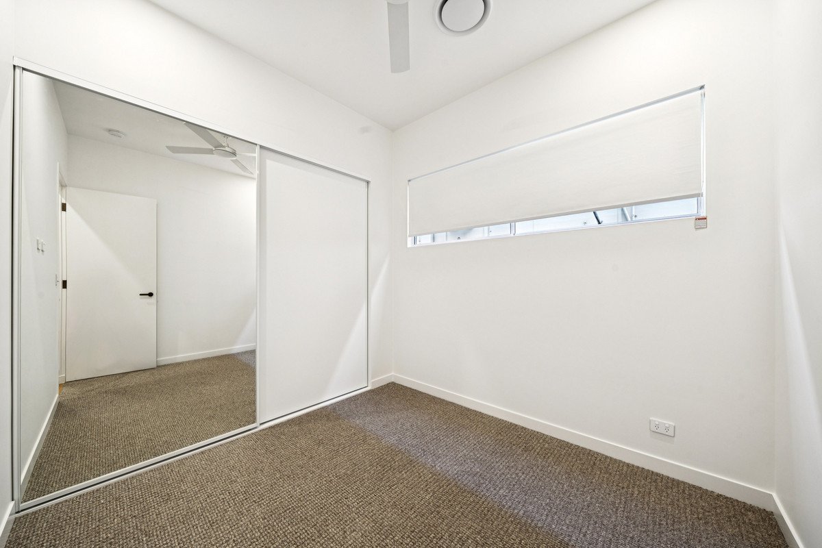 1/106 Sunshine Parade Miami 12