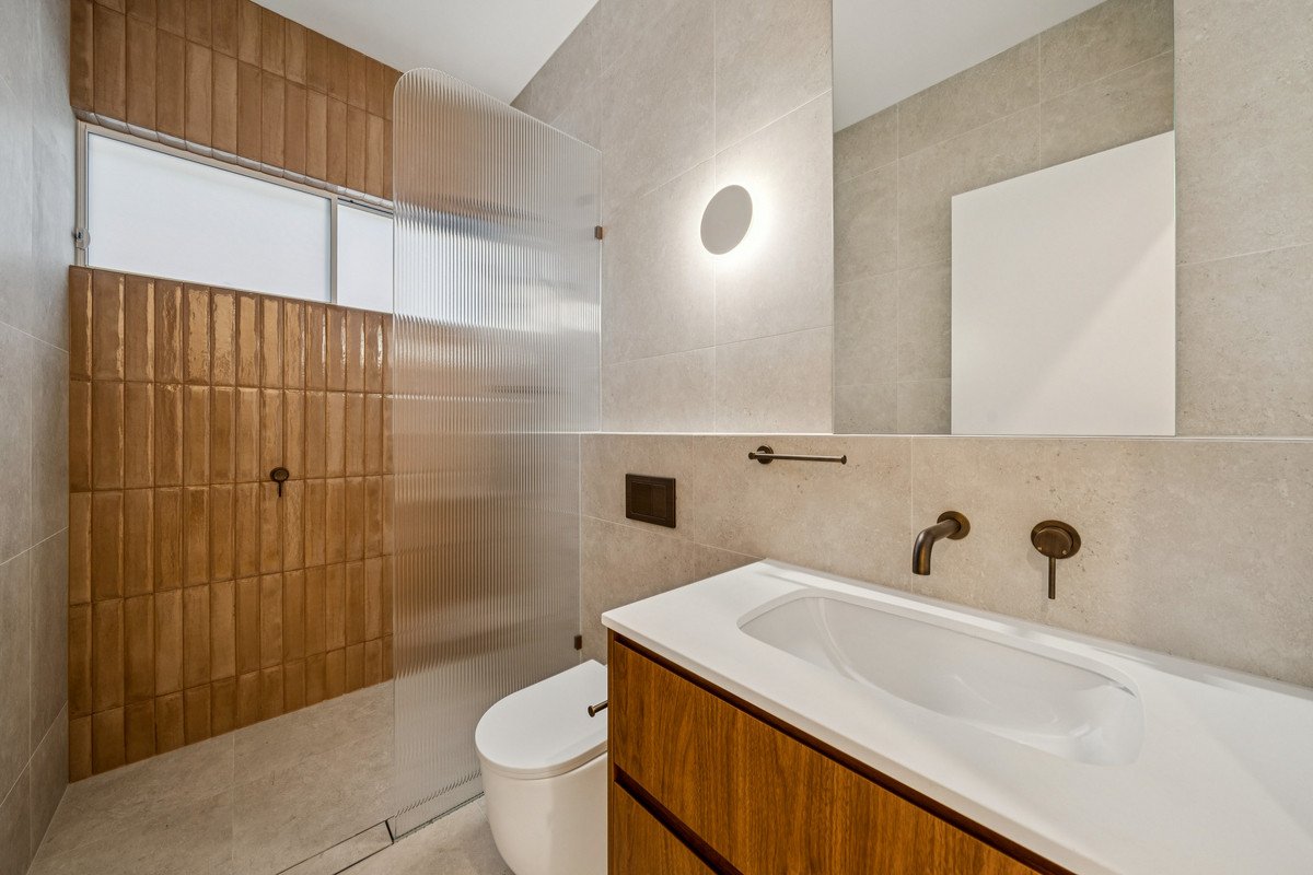 1/106 Sunshine Parade Miami 13