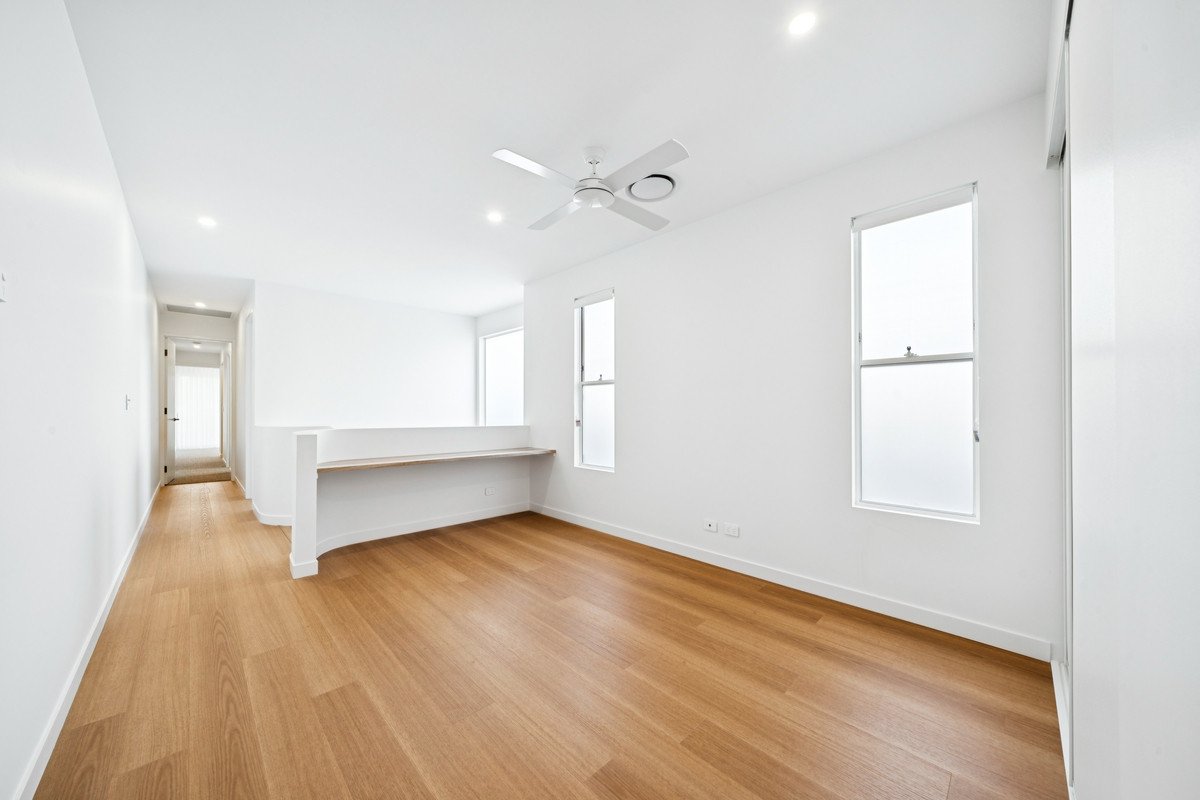 1/106 Sunshine Parade Miami 14