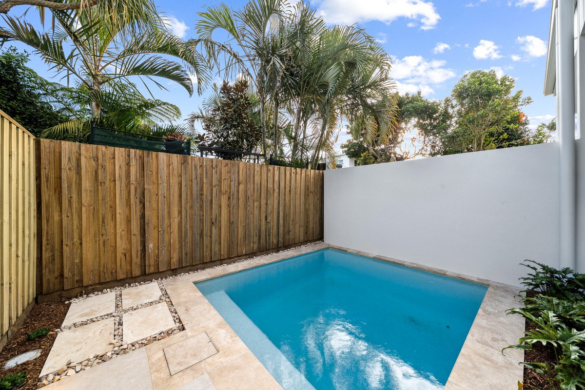 1/106 Sunshine Parade Miami 15