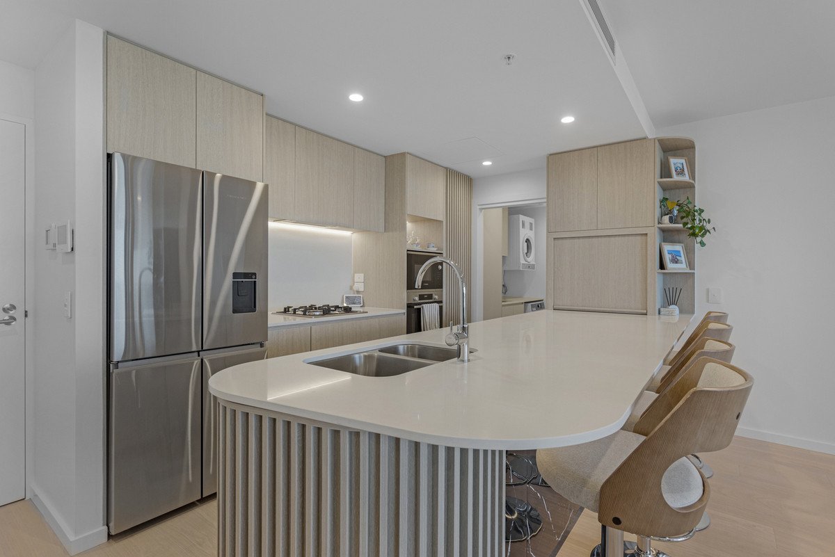 1106/180 Marine Parade Labrador 3