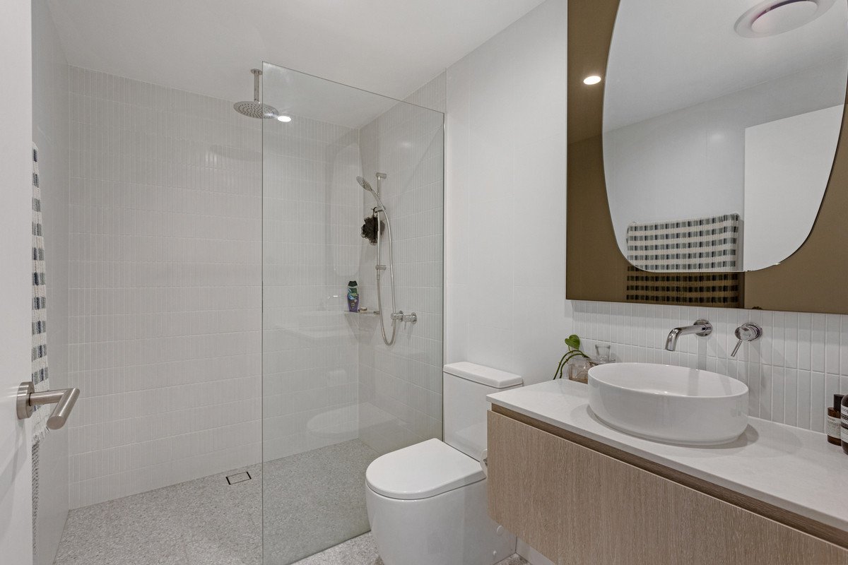 1106/180 Marine Parade Labrador 8