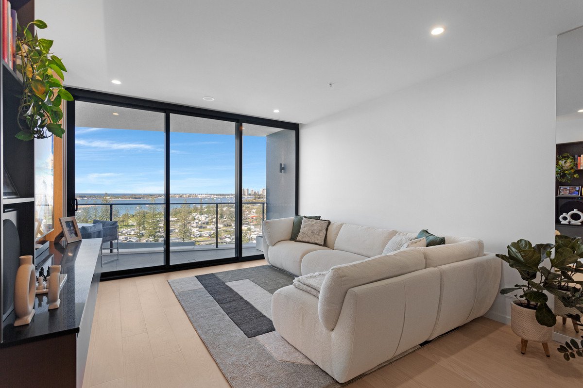 1106/180 Marine Parade Labrador 10