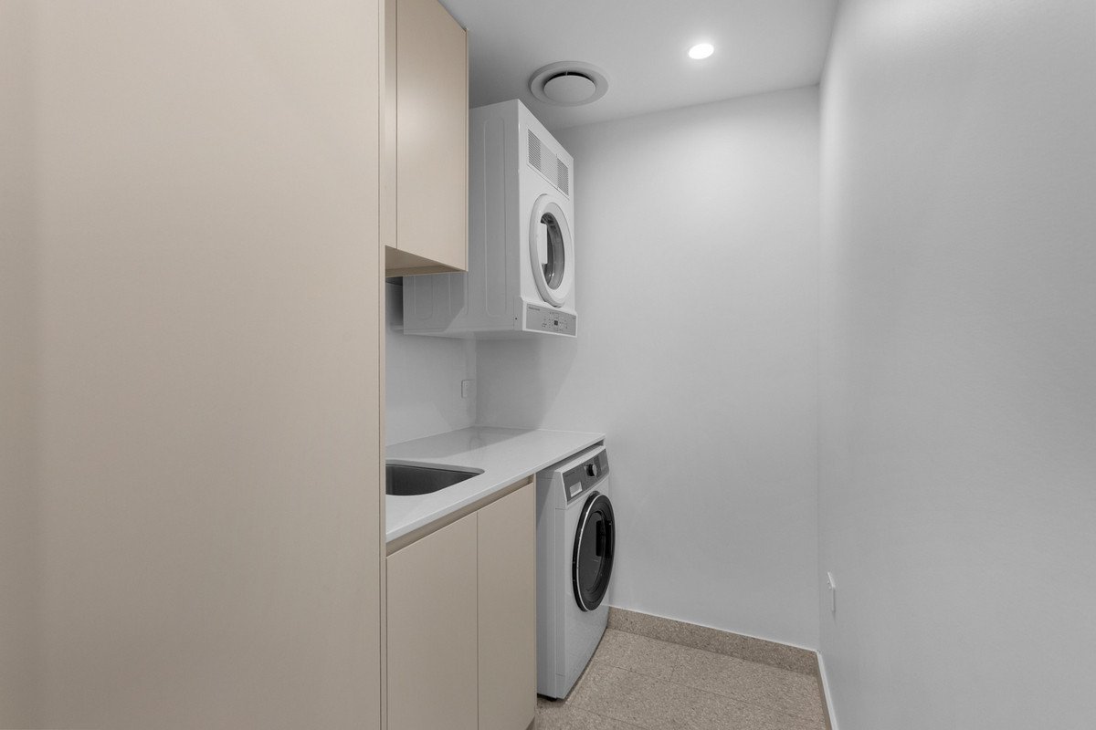 1106/180 Marine Parade Labrador 12