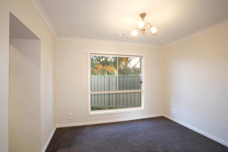 Gallery: 1/107a Larter Street