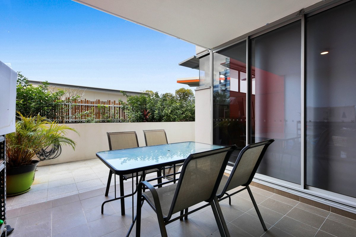 1108/42 Laver Drive Robina 8