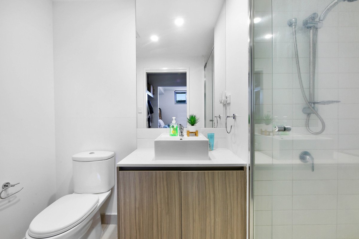 1108/42 Laver Drive Robina 12