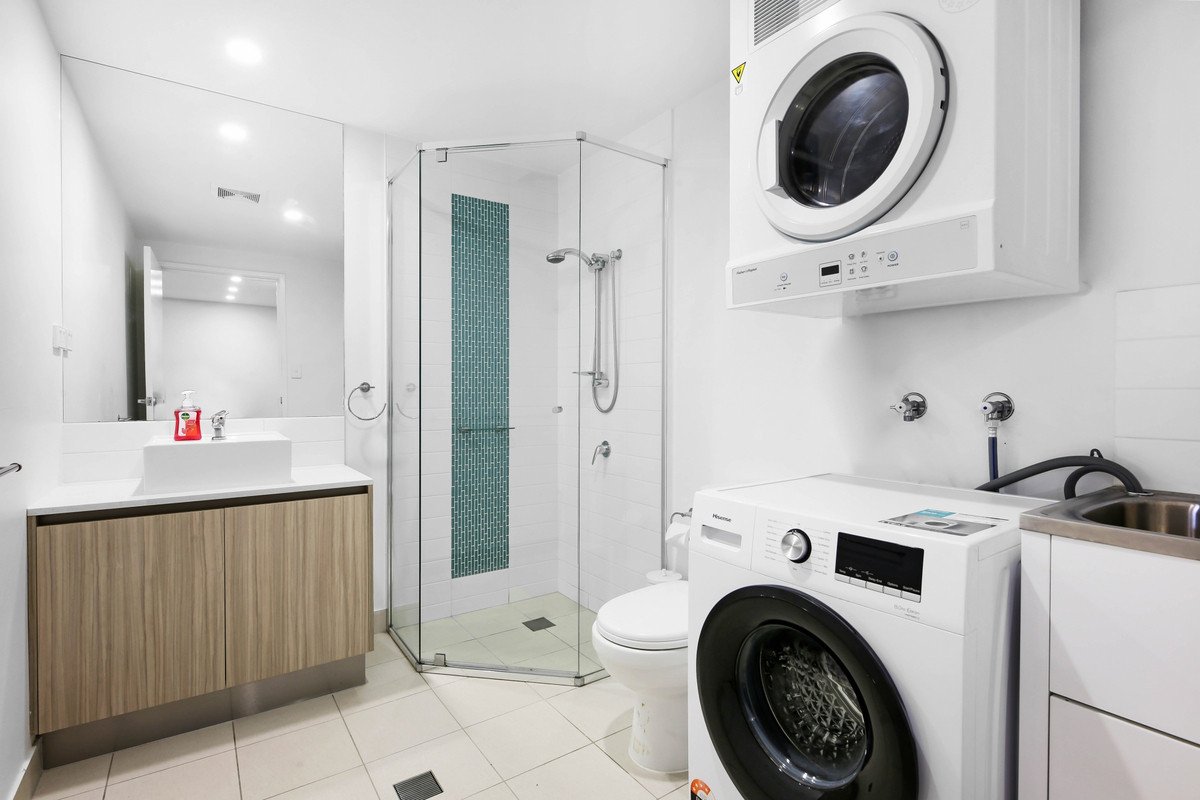 1108/42 Laver Drive Robina 14