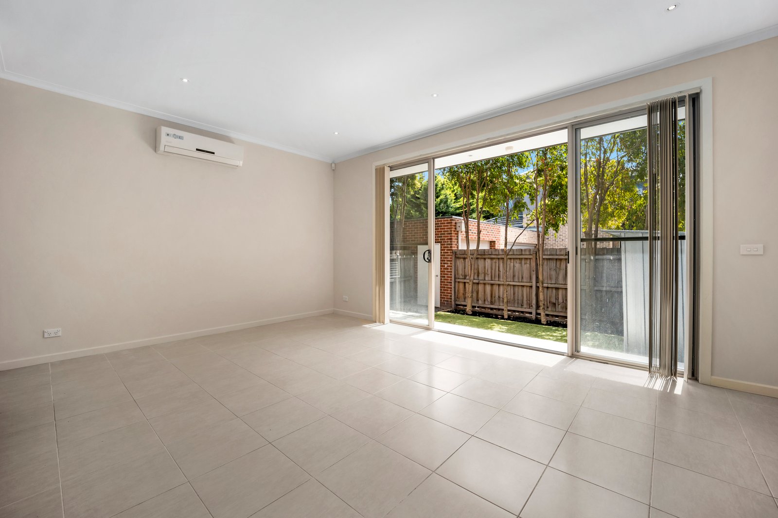 Gallery: 1/1087-1089 North Road
