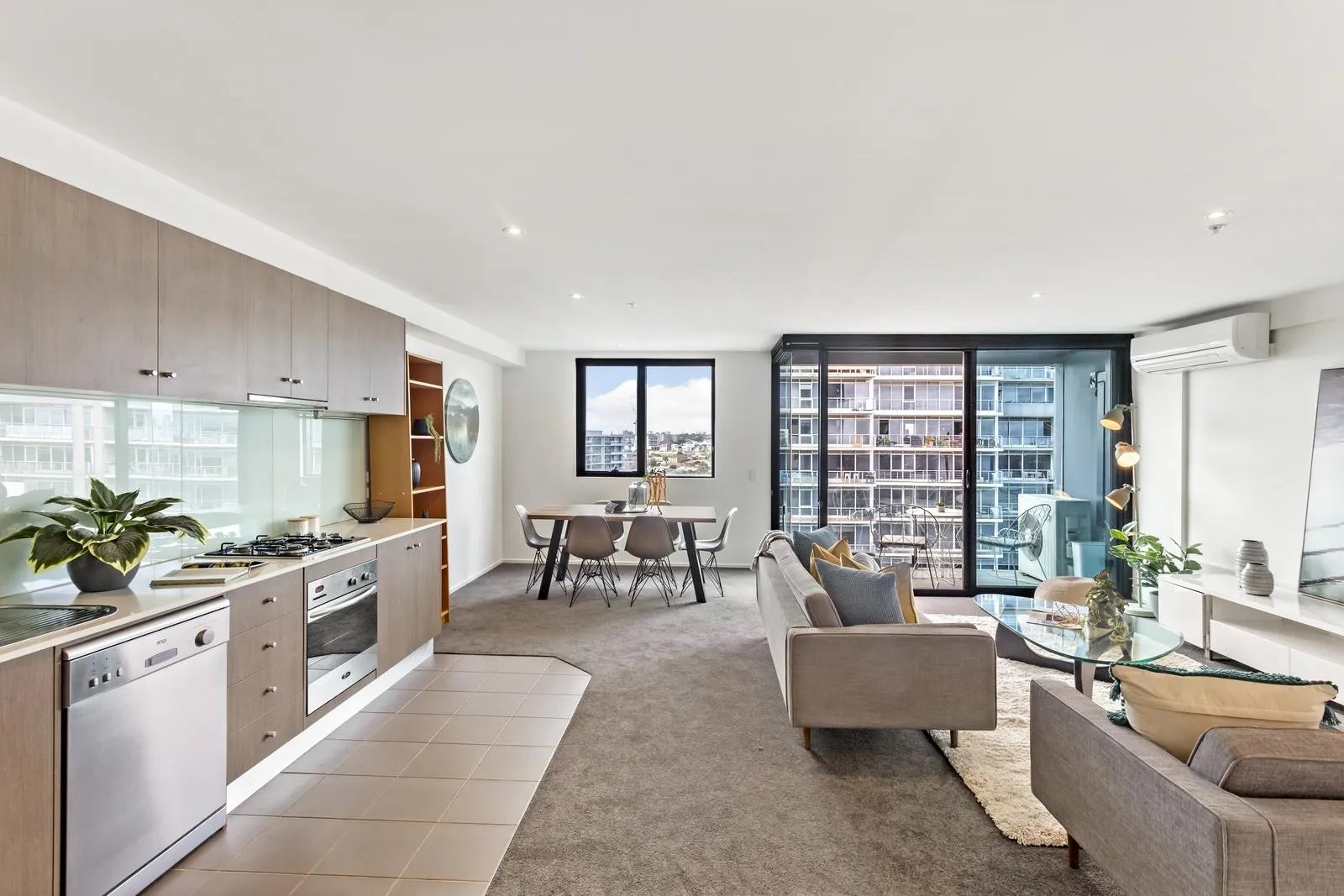 Gallery: 1108/83 Queens Road