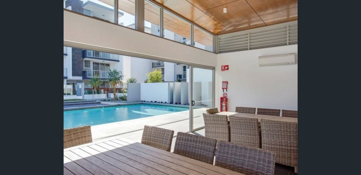 1109/65 Varsity Parade Varsity Lakes 13