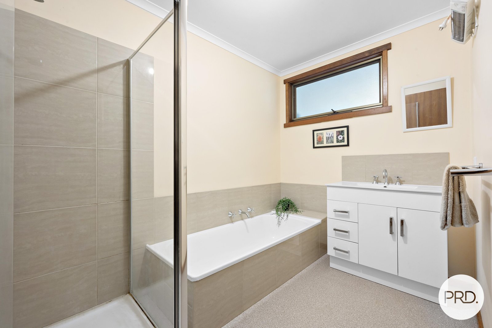 111-123 Bennett Street CANADIAN 8