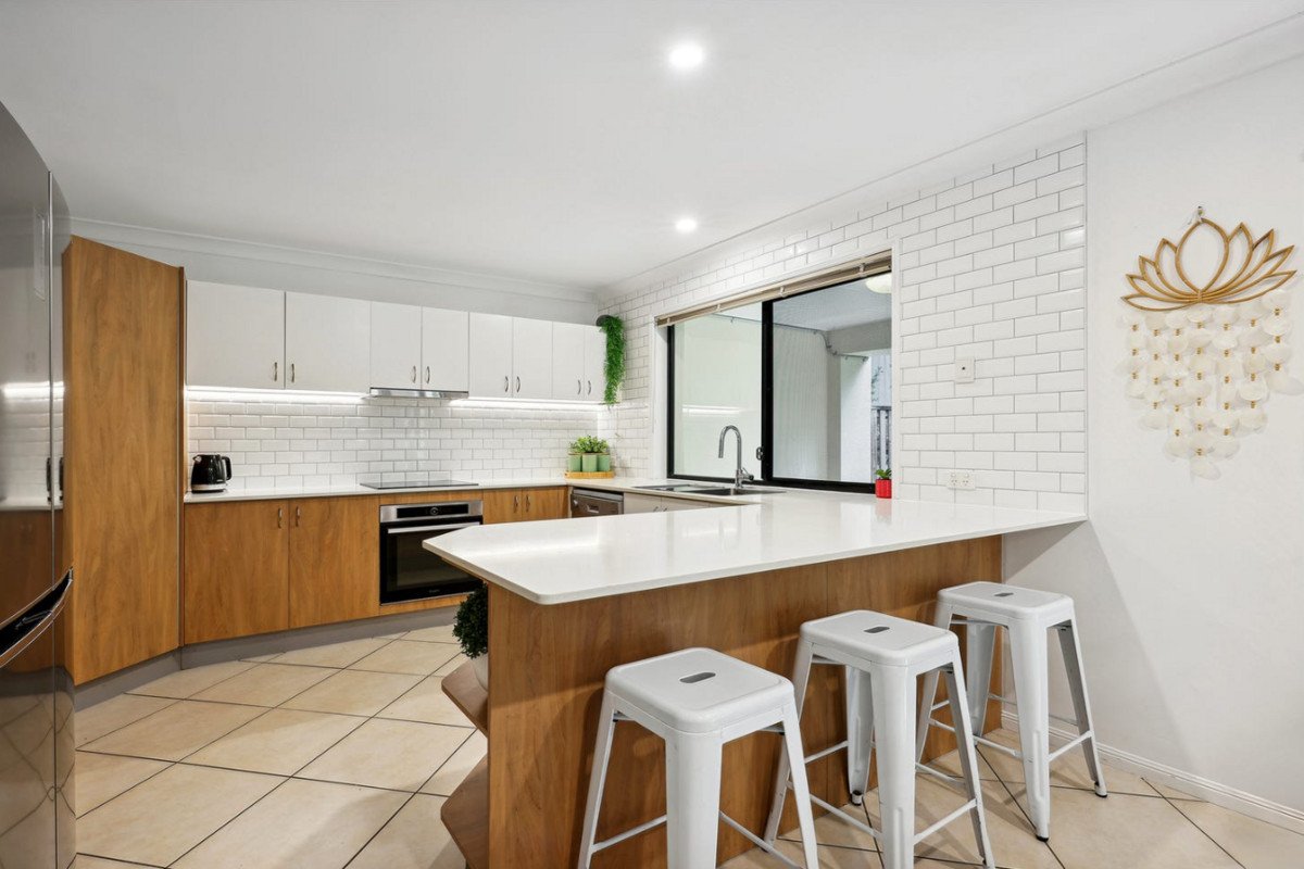 11/1 Assembly Drive Varsity Lakes 3