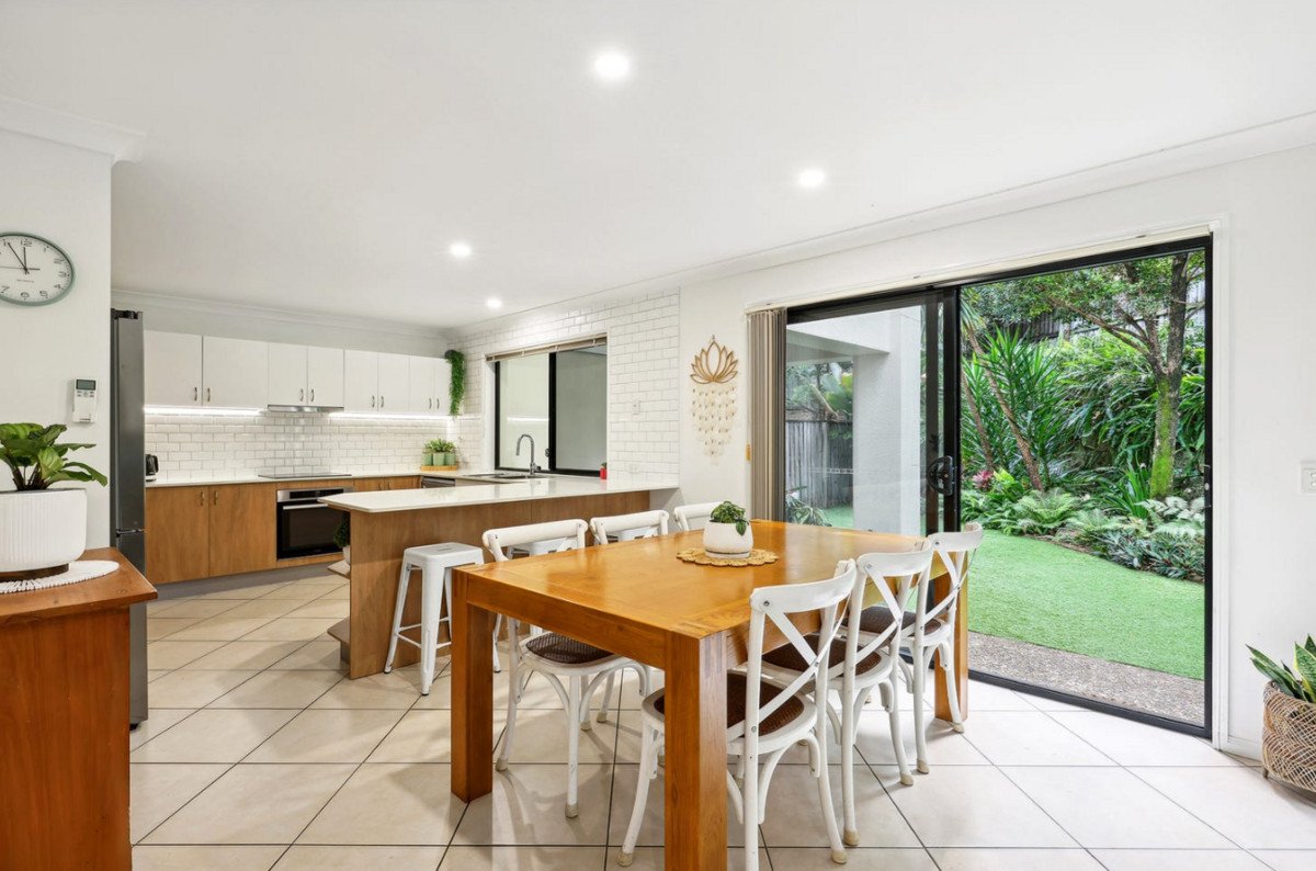 11/1 Assembly Drive Varsity Lakes 4