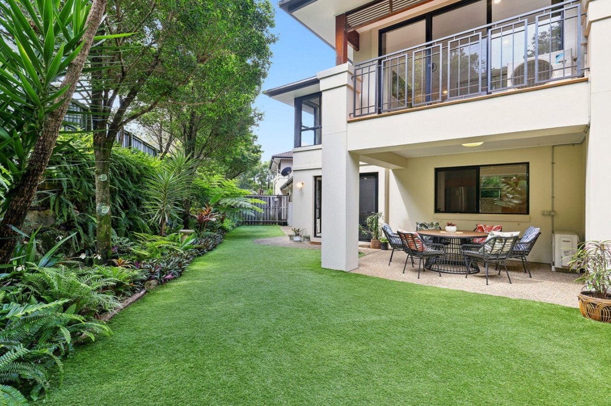 11/1 Assembly Drive Varsity Lakes 5