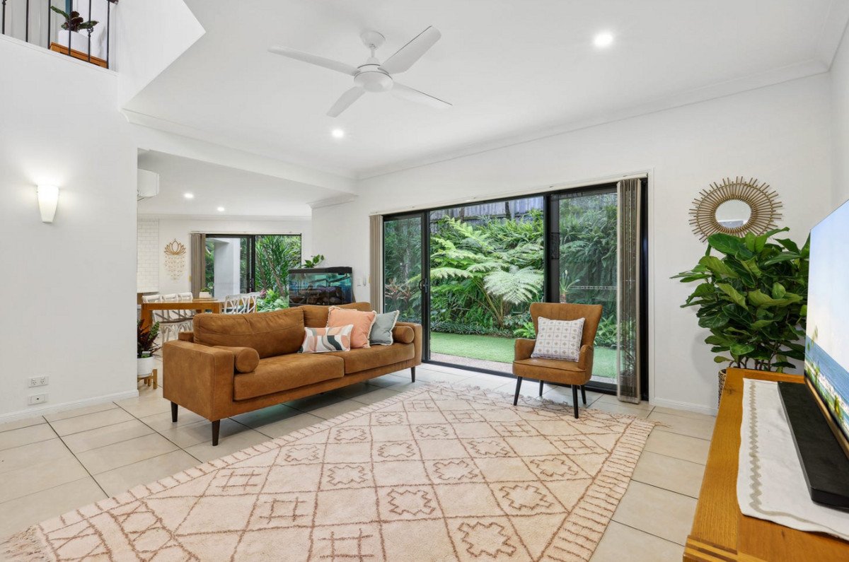 11/1 Assembly Drive Varsity Lakes 6