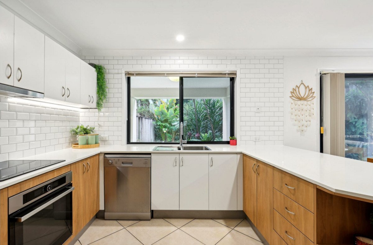 11/1 Assembly Drive Varsity Lakes 7