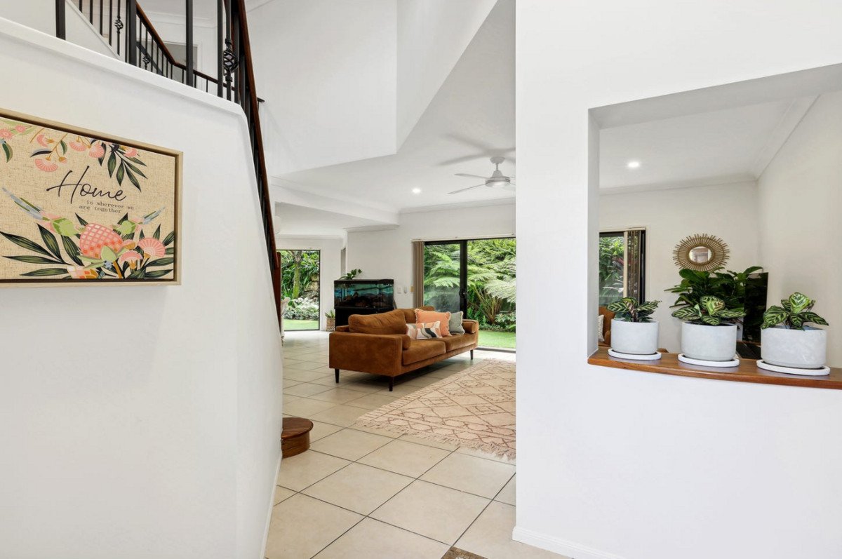 11/1 Assembly Drive Varsity Lakes 10