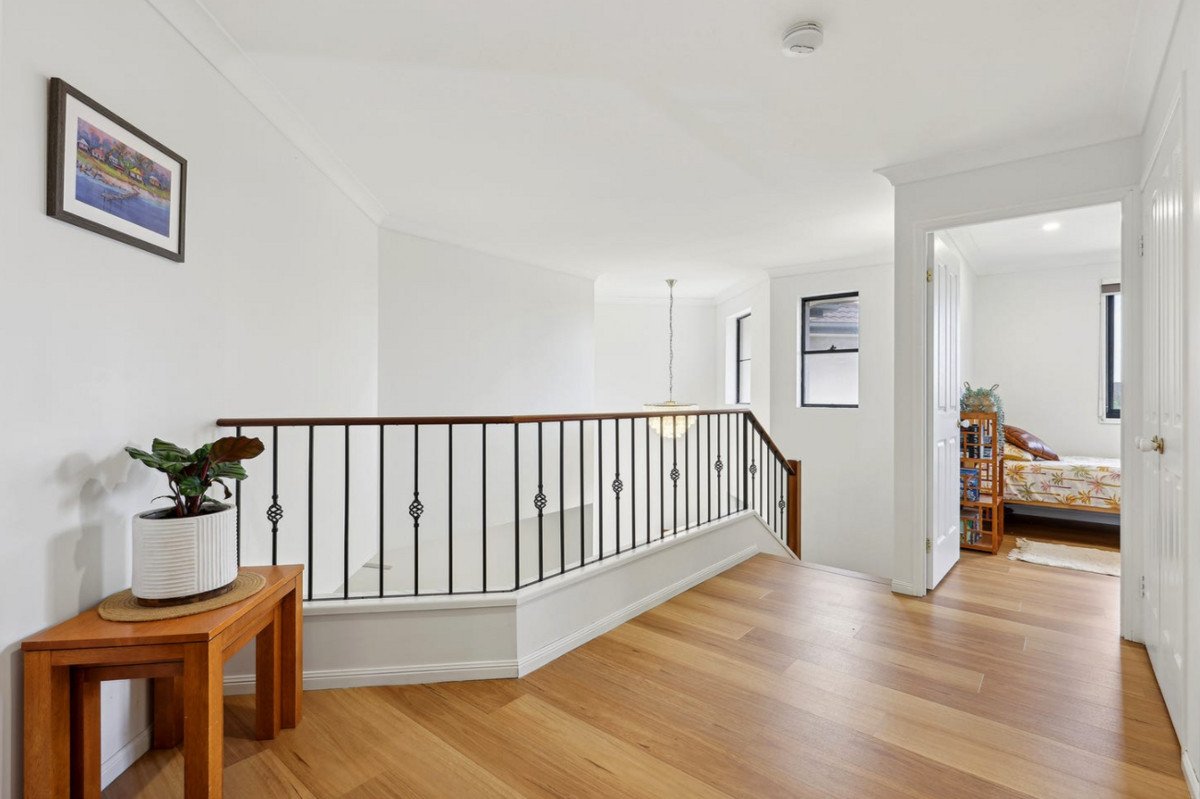 11/1 Assembly Drive Varsity Lakes 11