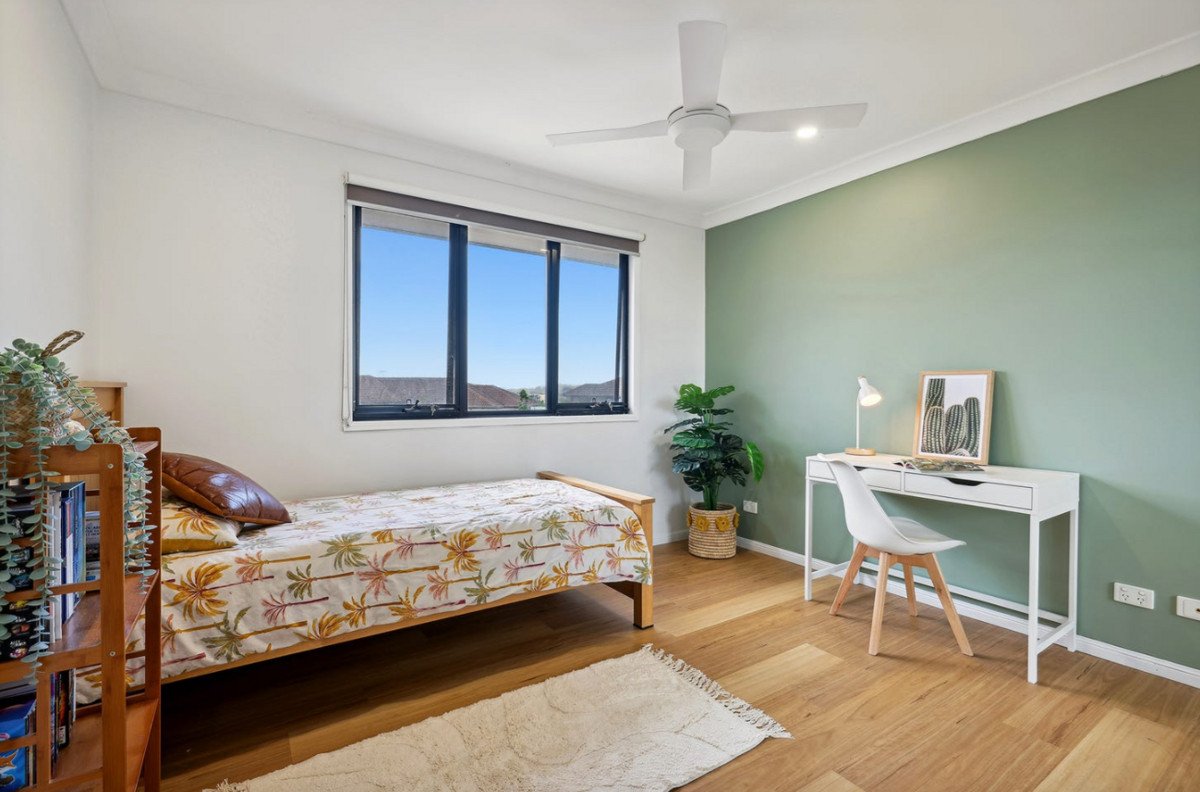 11/1 Assembly Drive Varsity Lakes 17