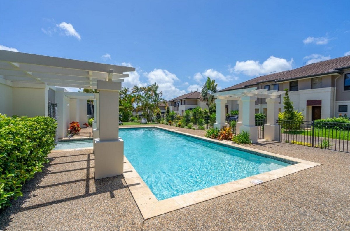 11/1 Assembly Drive Varsity Lakes 18