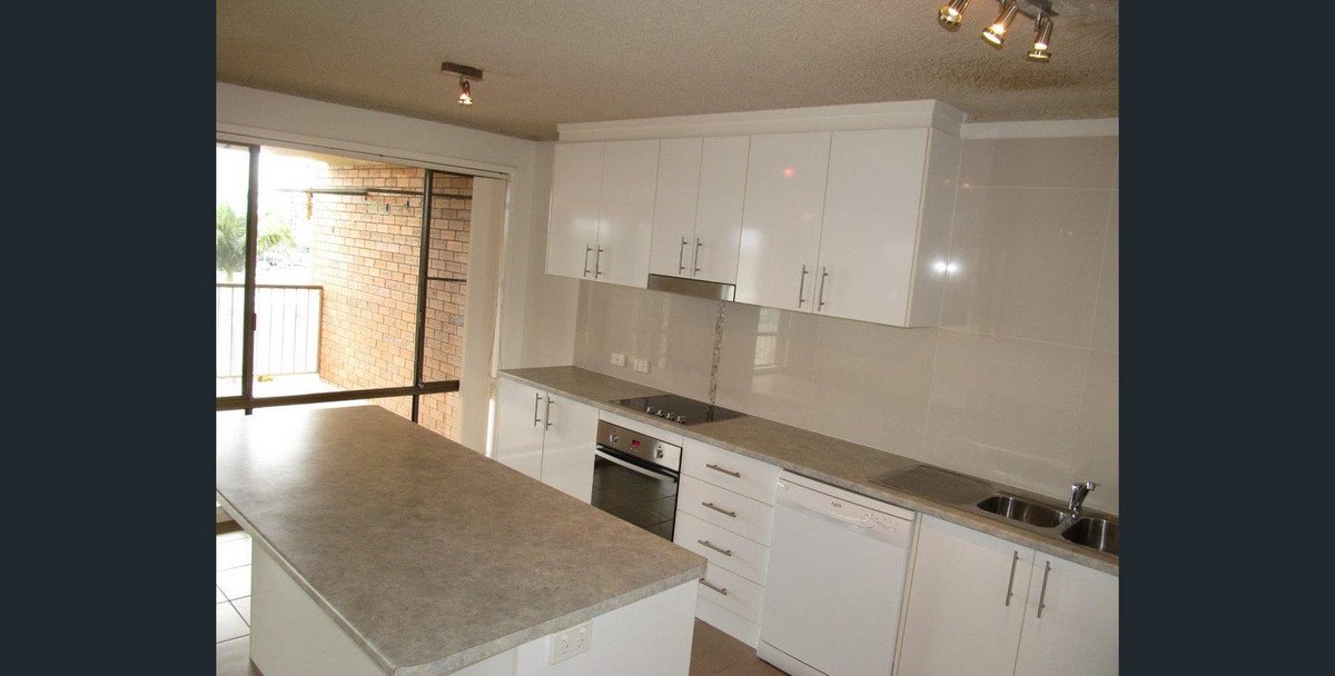 1/11 East Street Lower  Burleigh Heads 2