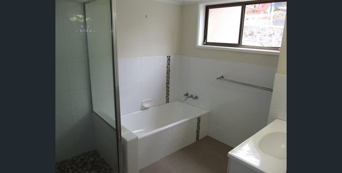 1/11 East Street Lower  Burleigh Heads 3