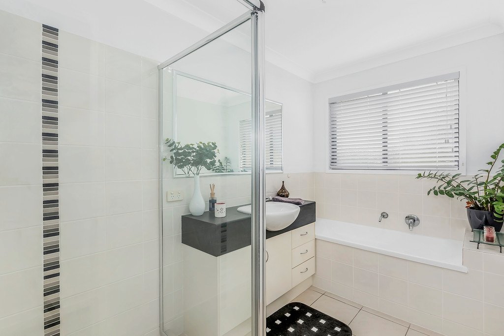 1/11 Glenmore Drive ASHMORE 9