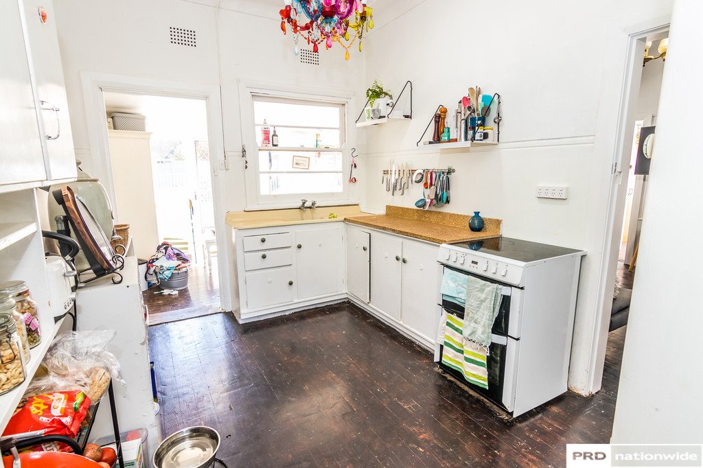 111 Goonoo Goonoo Road TAMWORTH 8