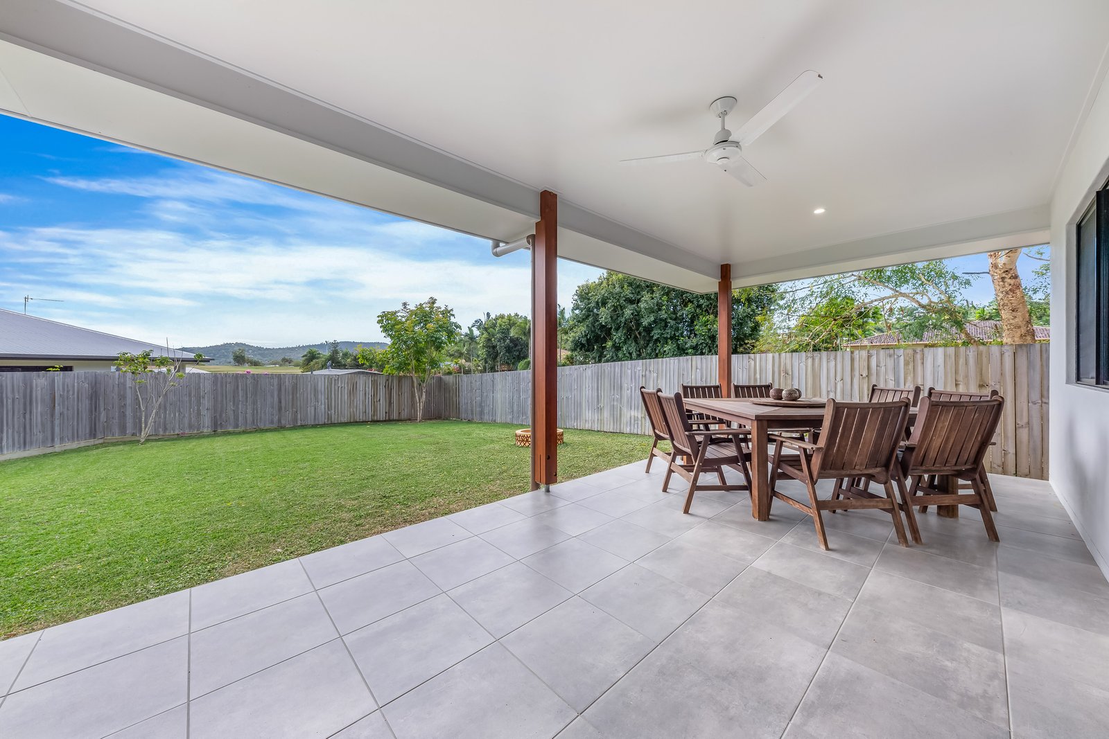 1/11 Jessamine Close CANNONVALE 8