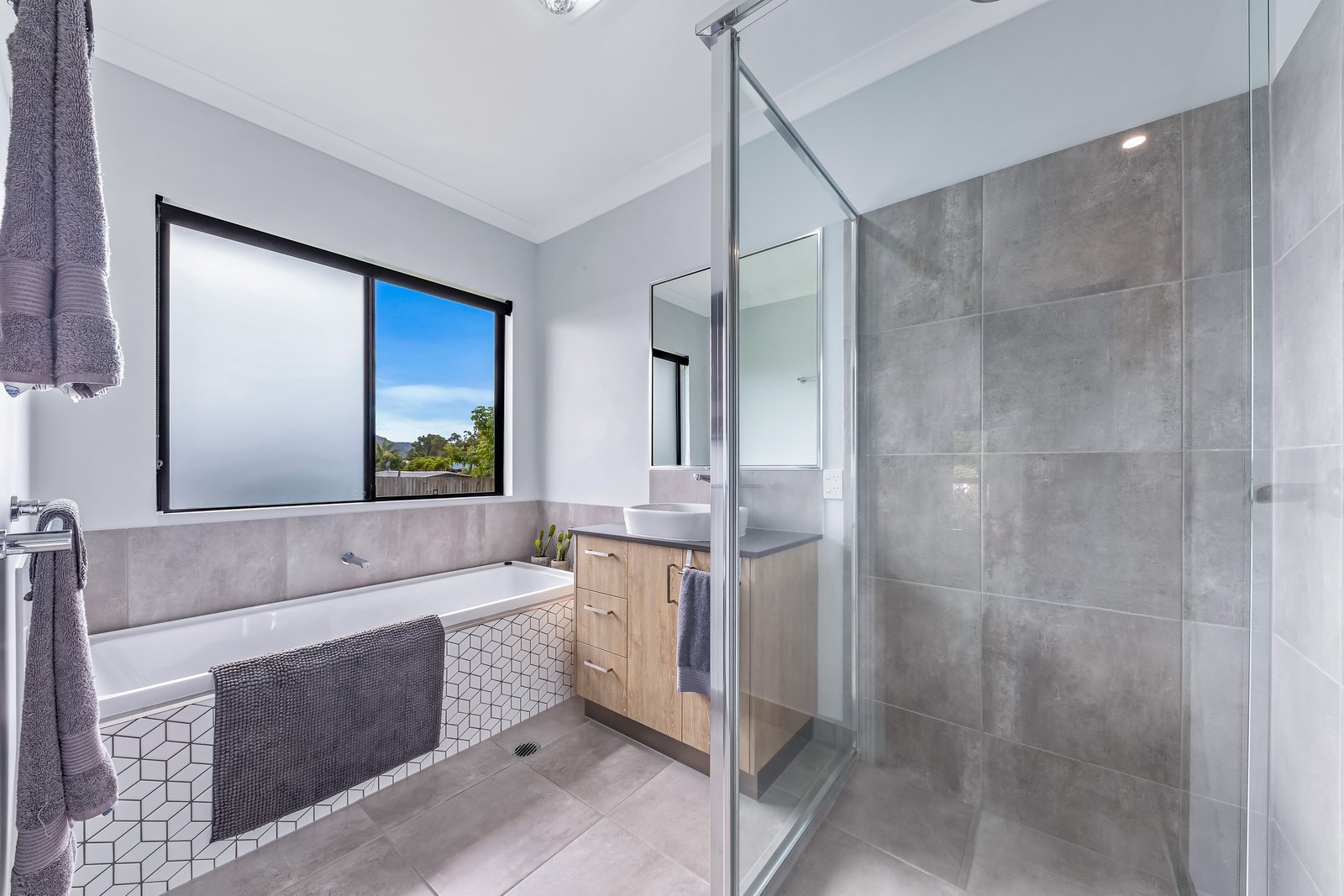 1/11 Jessamine Close CANNONVALE 16