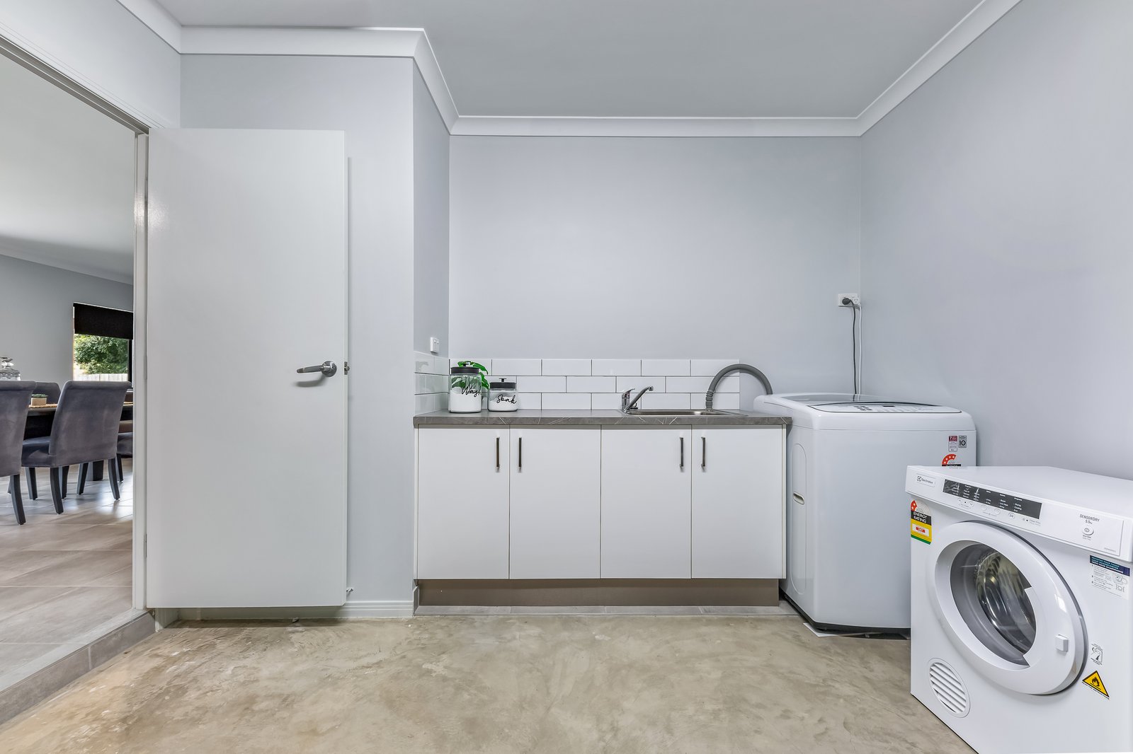 1/11 Jessamine Close CANNONVALE 17