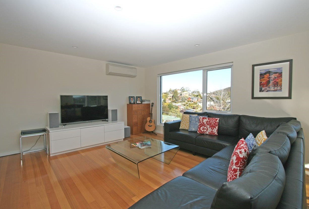 111 Karoola Road LINDISFARNE 2