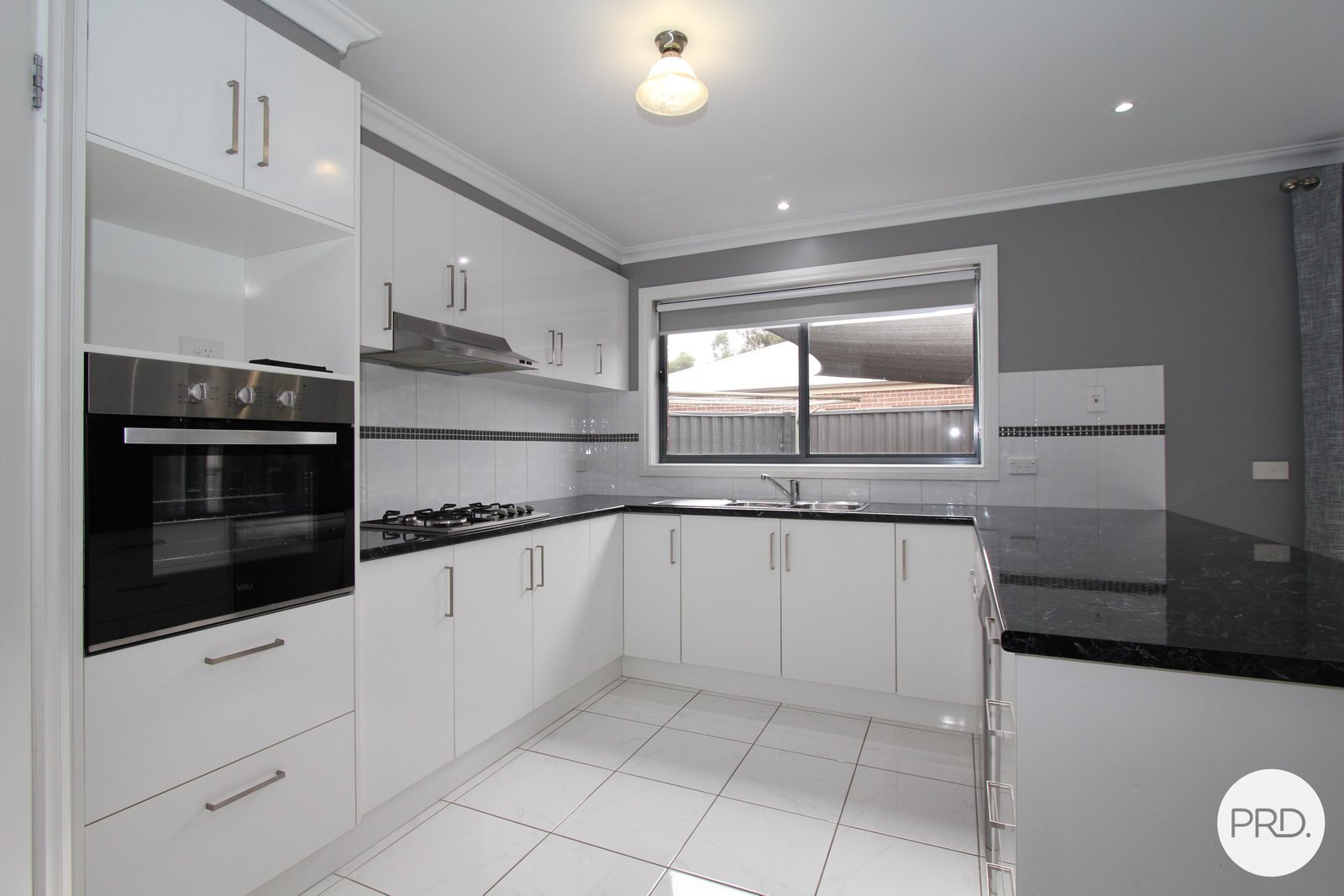 1/11 King George Way MITCHELL PARK 3