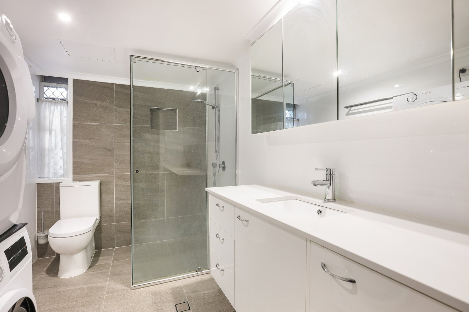 1/11 Riverview Parade SURFERS PARADISE 9