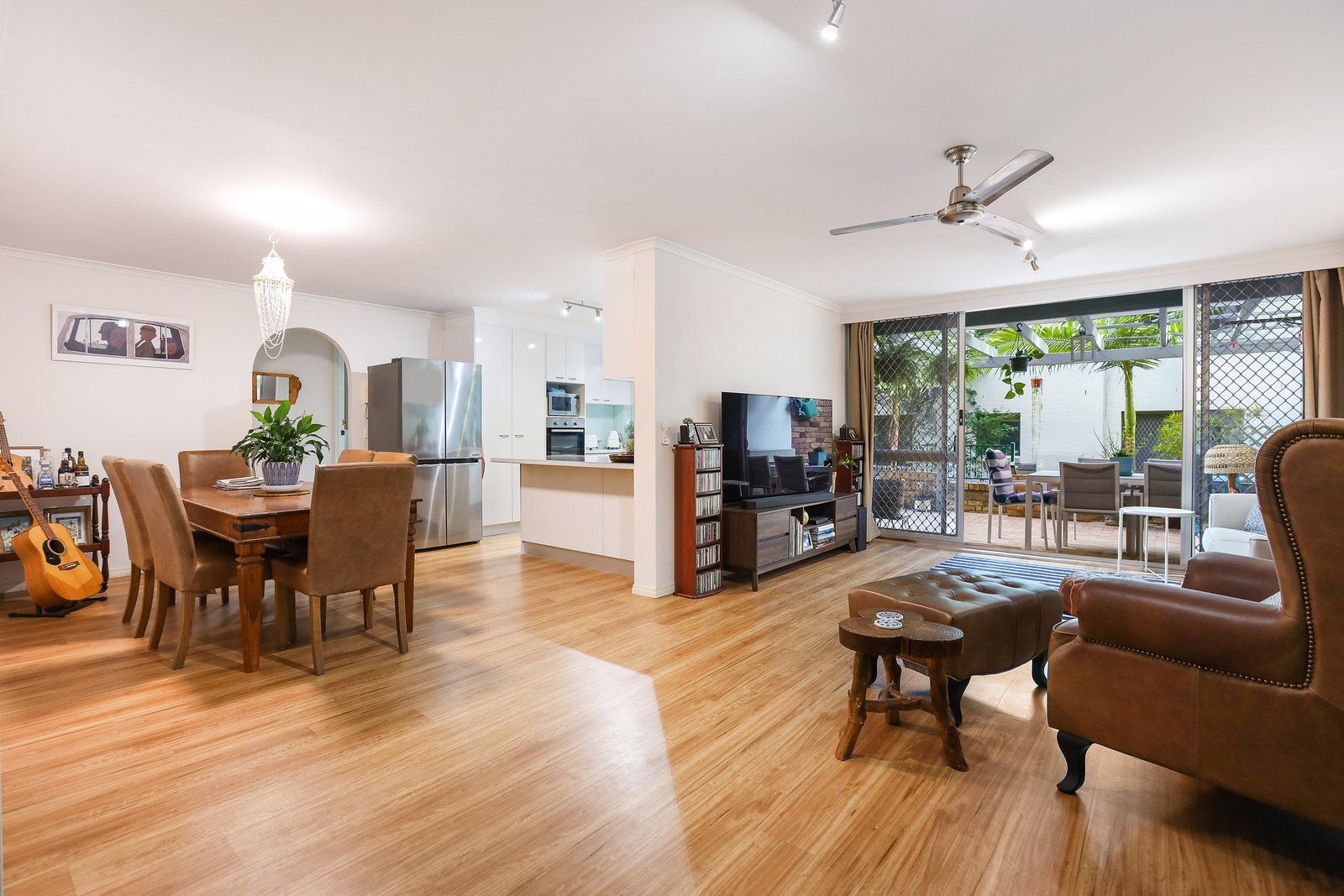 1/11 Riverview Parade SURFERS PARADISE 2