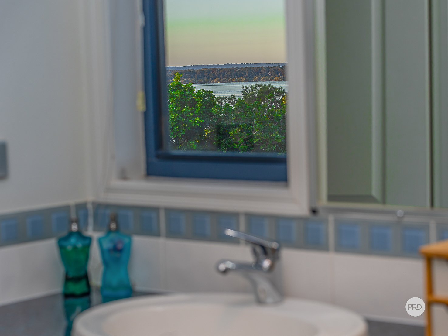 111 SCHOOL OF ARTS Road REDLAND BAY 33