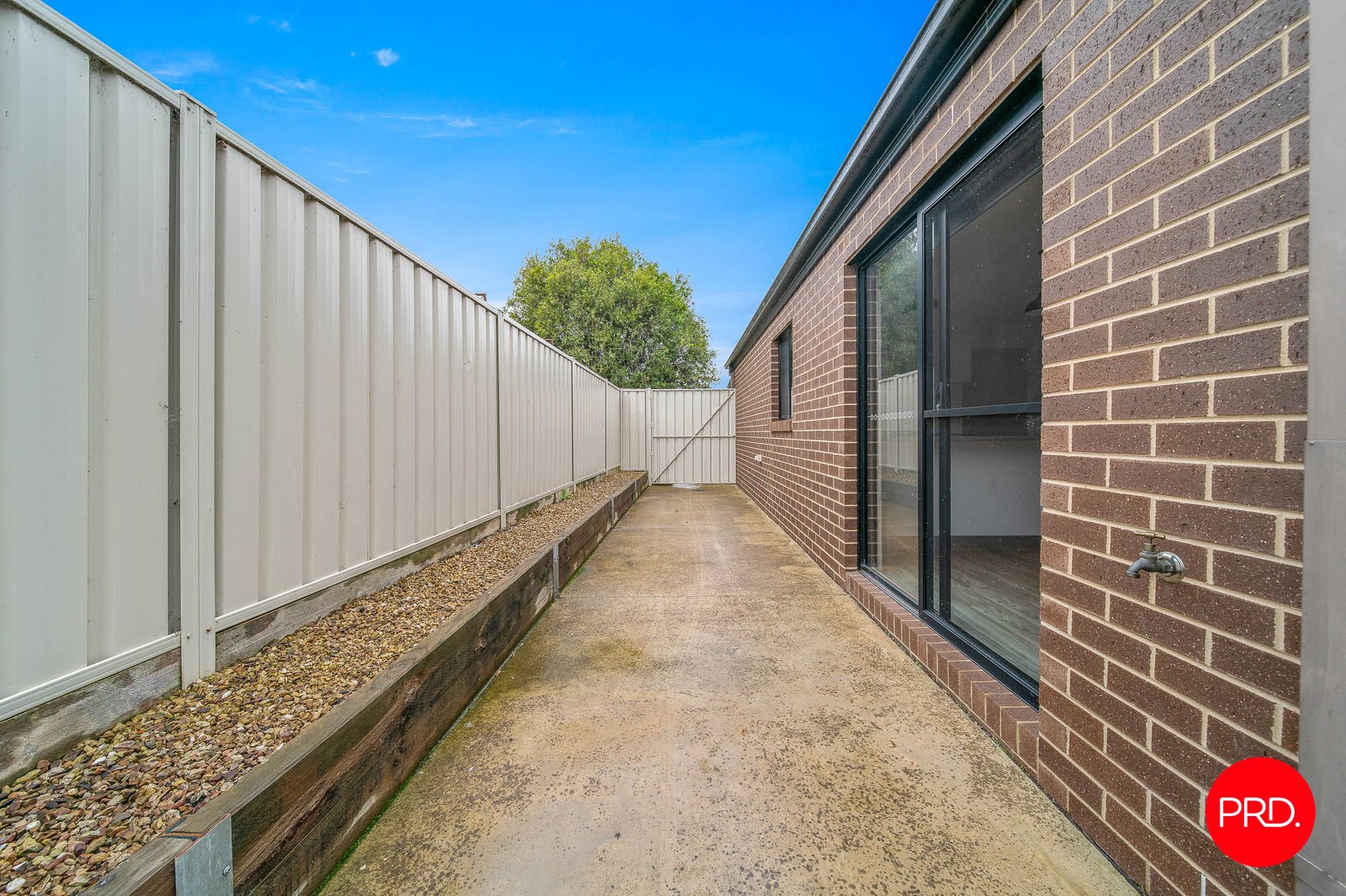 1/11 Semmens Street LONG GULLY 12
