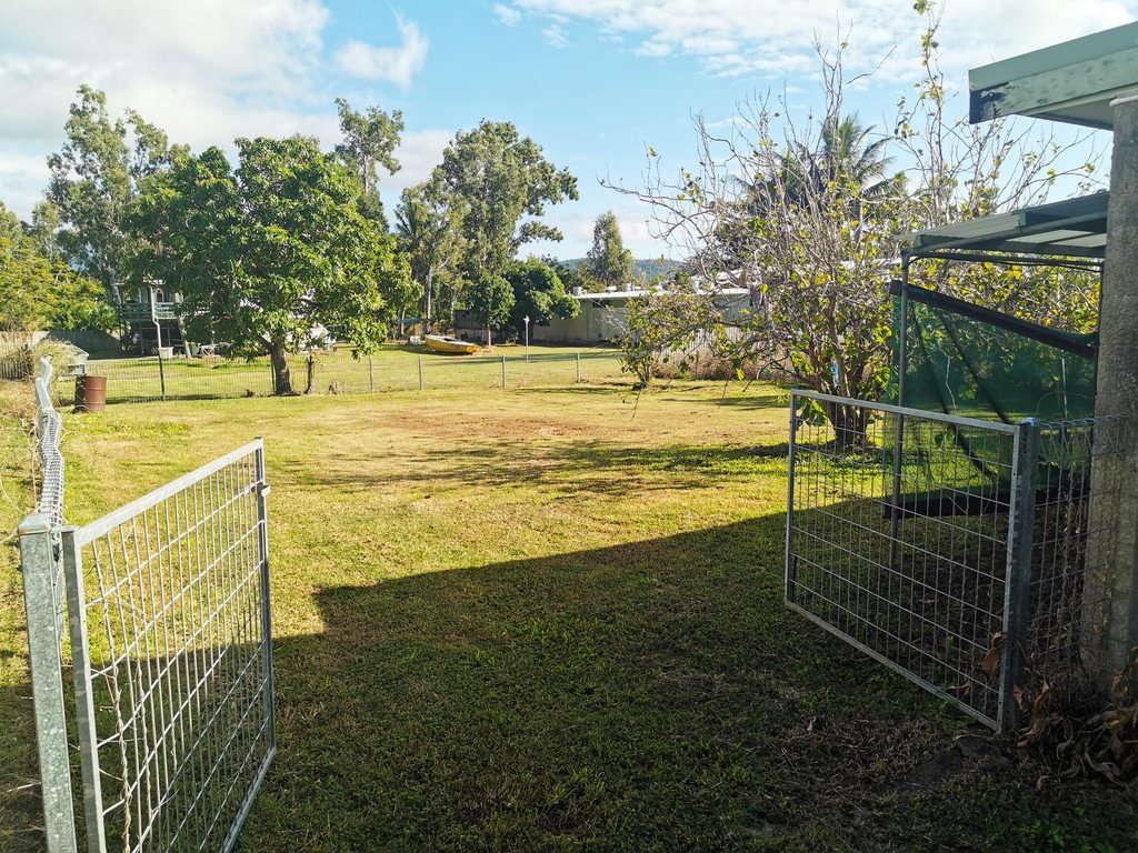 111 Shute Harbour Road CANNONVALE 4