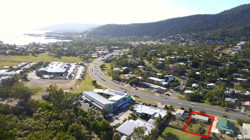 111 Shute Harbour Road CANNONVALE 5