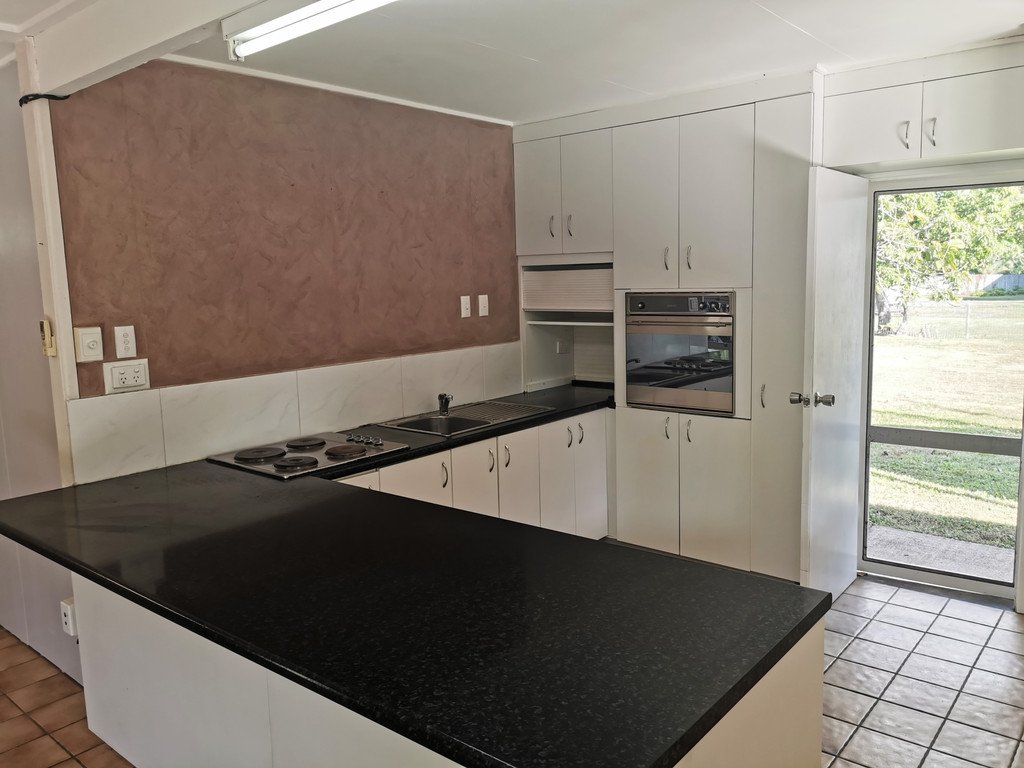 111 Shute Harbour Road CANNONVALE 7