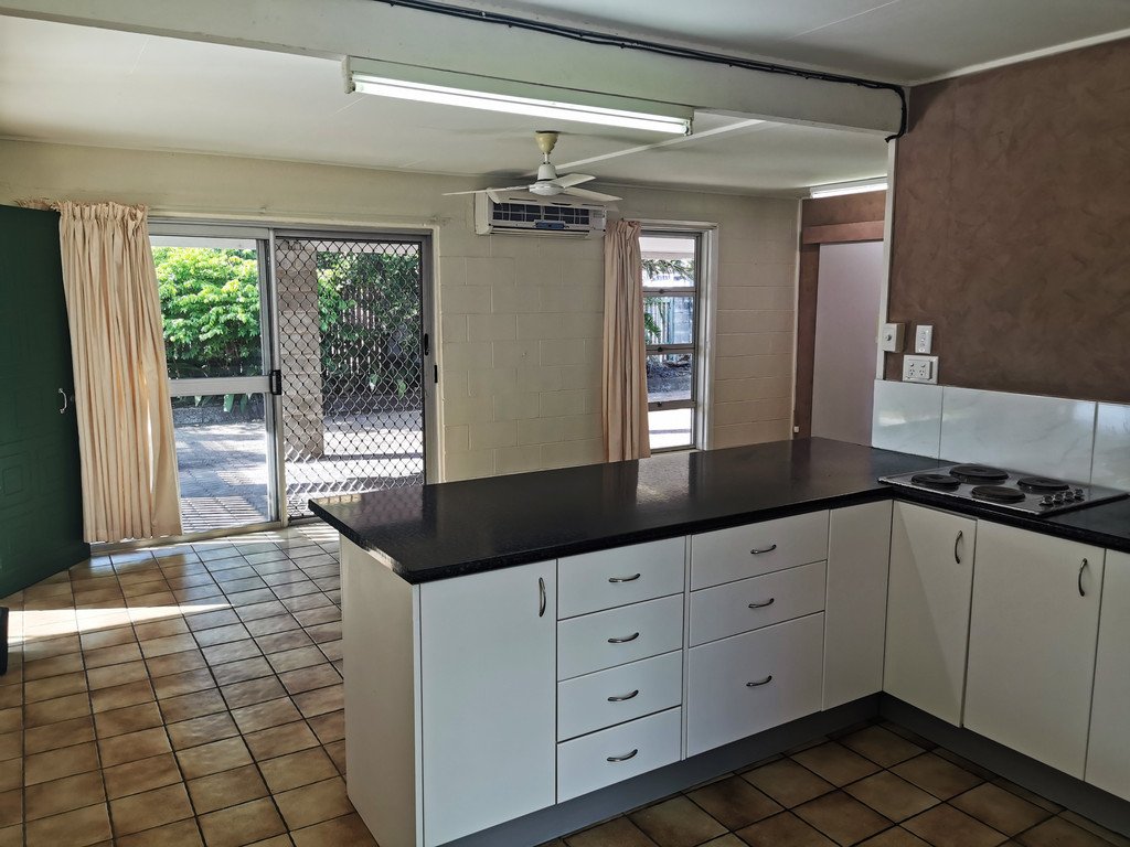 111 Shute Harbour Road CANNONVALE 8