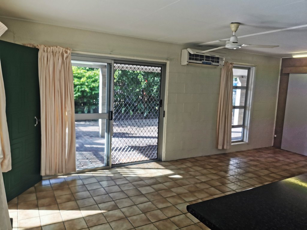 111 Shute Harbour Road CANNONVALE 9