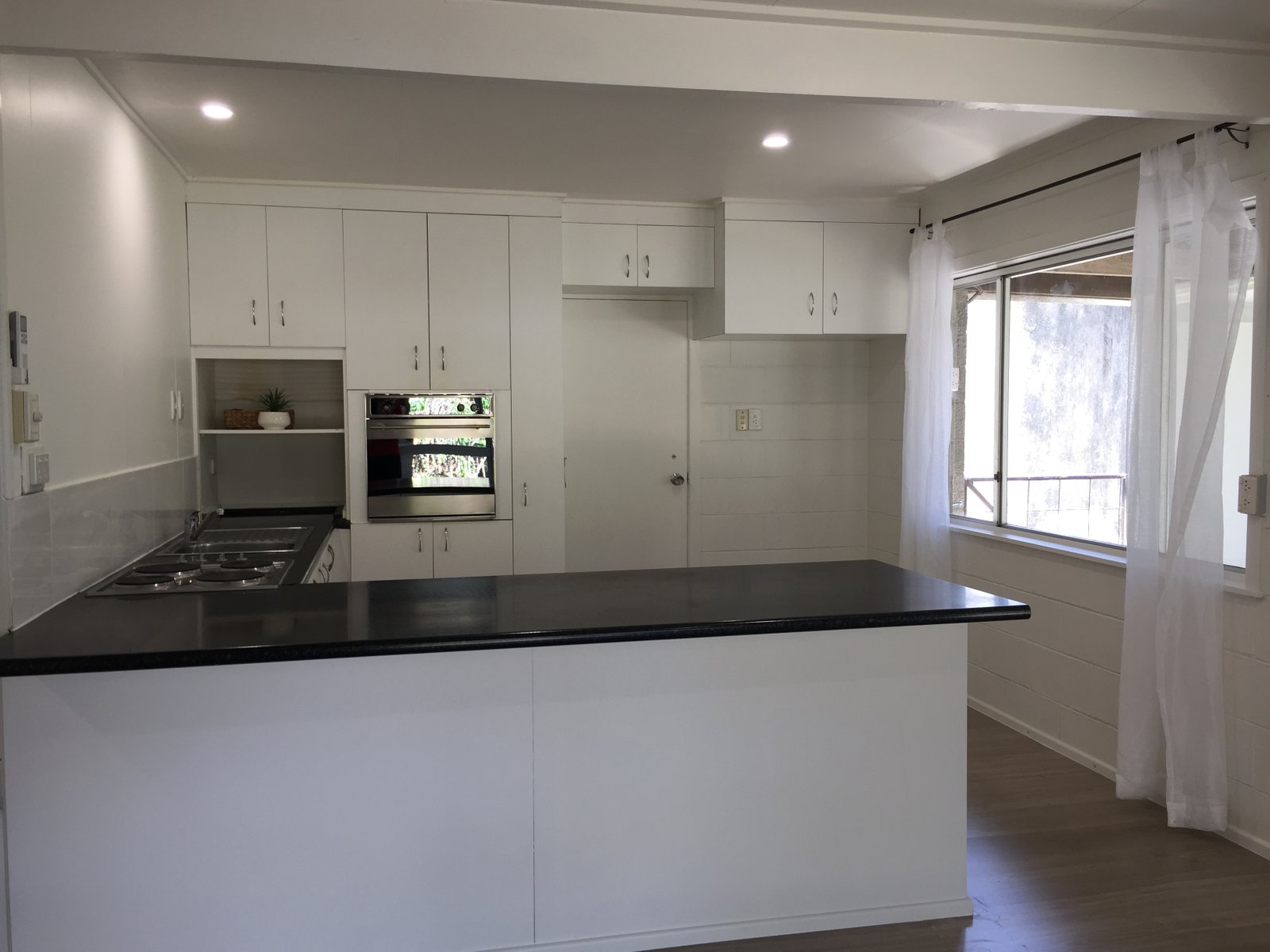 111 Shute Harbour Road CANNONVALE 3