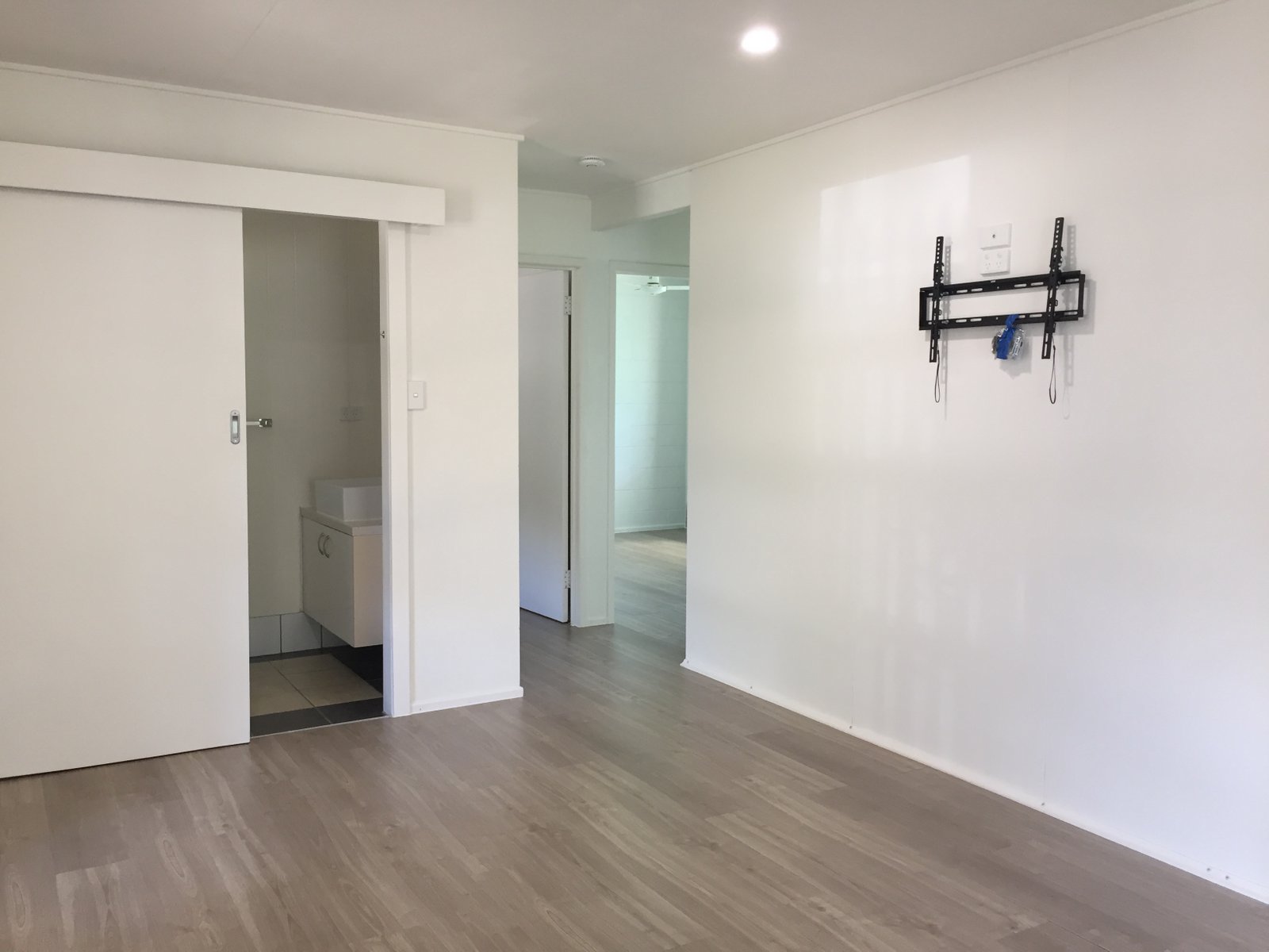 111 Shute Harbour Road CANNONVALE 4