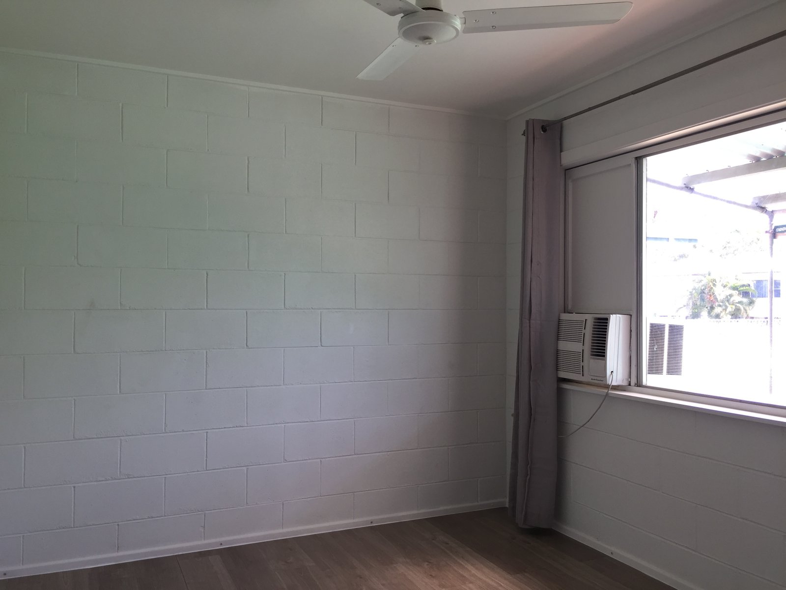 111 Shute Harbour Road CANNONVALE 9