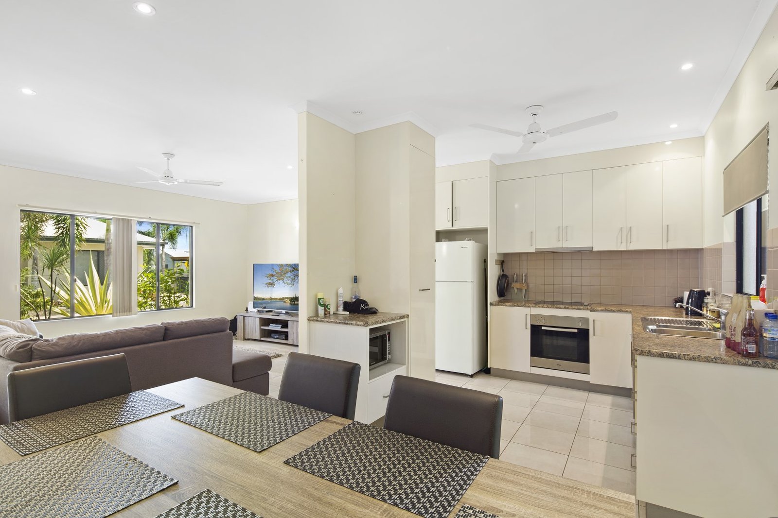 1/11 Telford Street PROSERPINE 2
