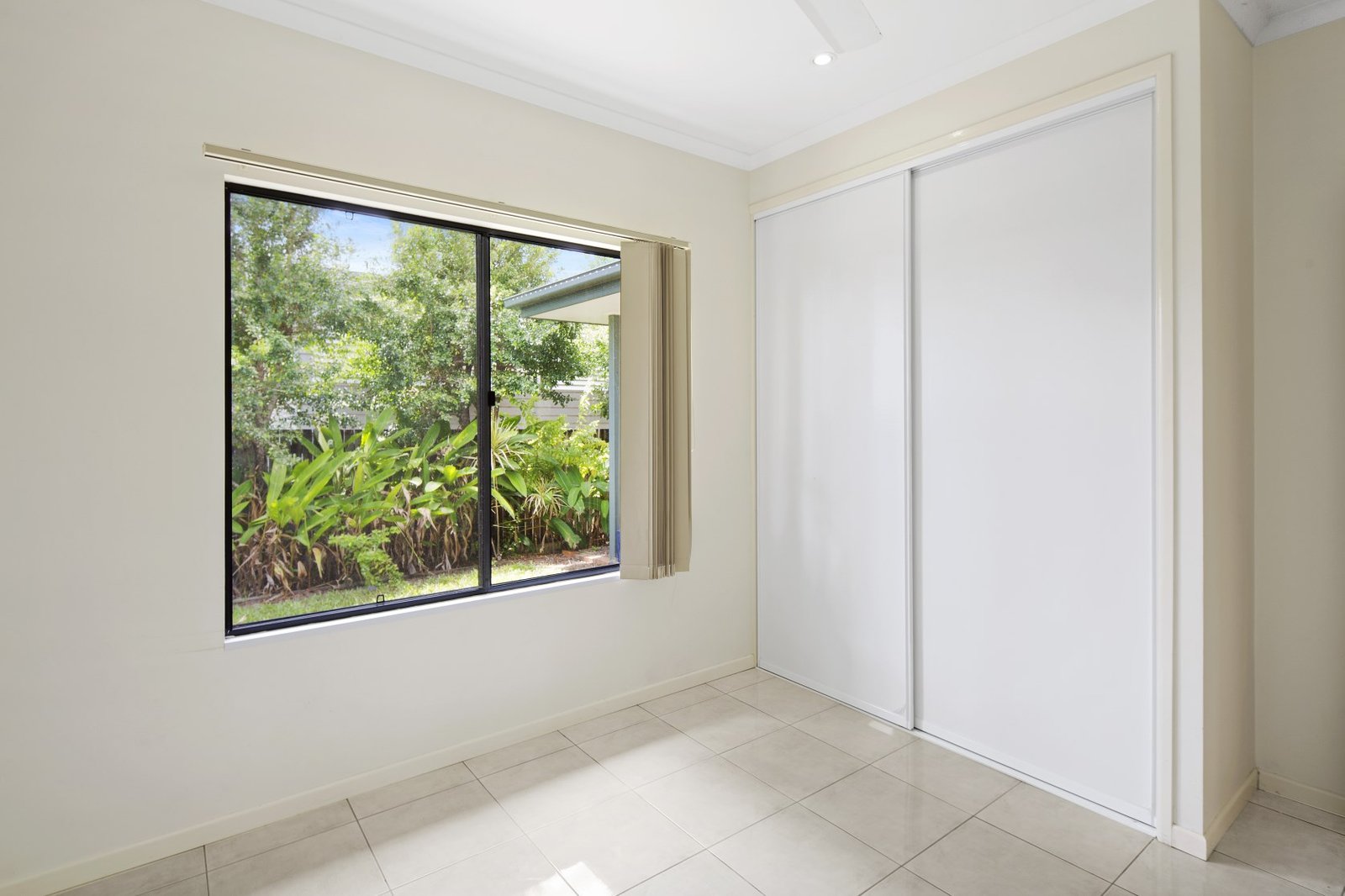 1/11 Telford Street PROSERPINE 8